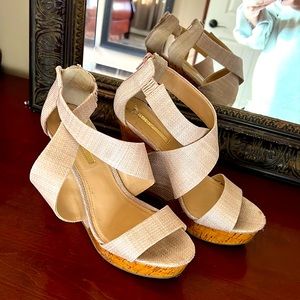 BCBG 5 in wedge sandal